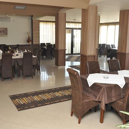 Hotel Extra Lion Md Ni Restaurant foto