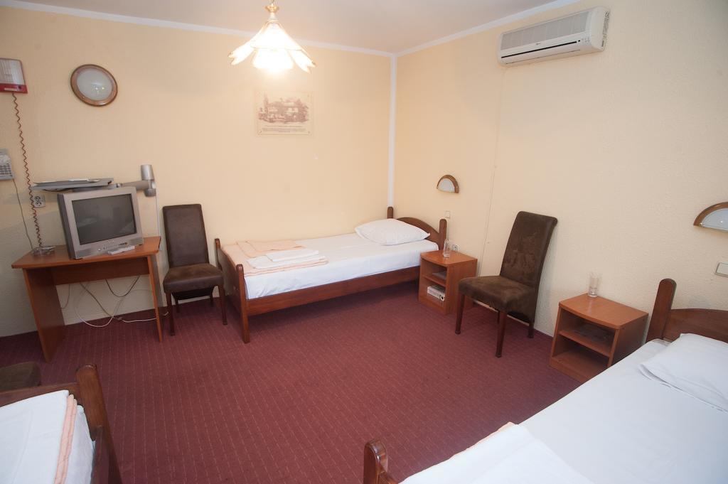 Hotel Extra Lion Md Ni Exterior foto