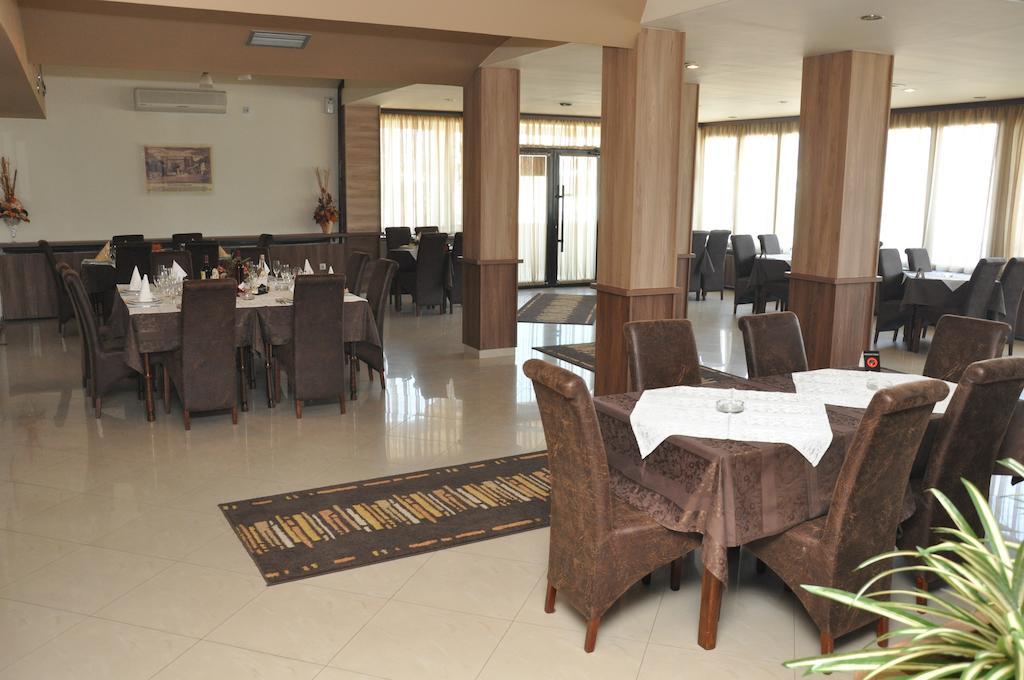 Hotel Extra Lion Md Ni Restaurant foto