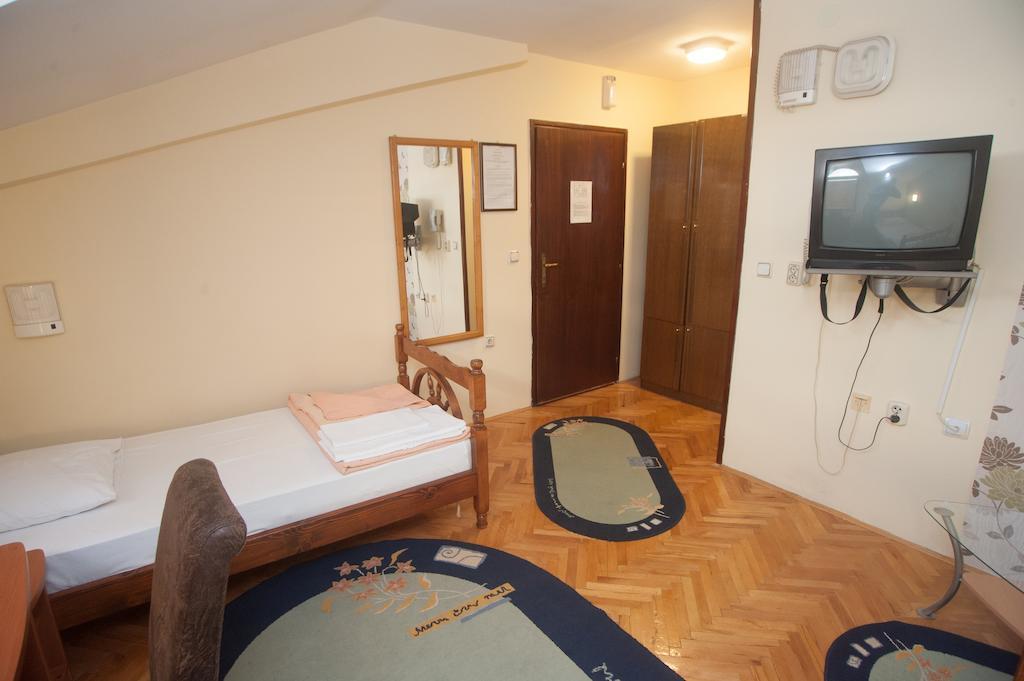 Hotel Extra Lion Md Ni Exterior foto
